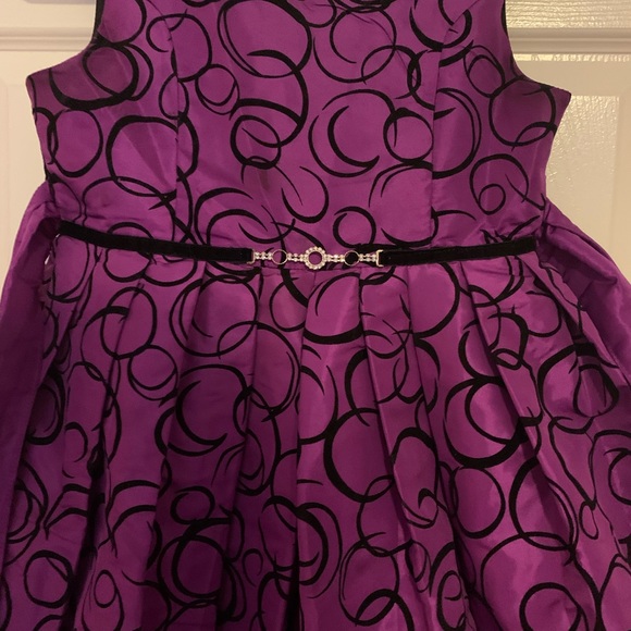 Fancy purple dress with velvet swirls - Picture 5 of 11